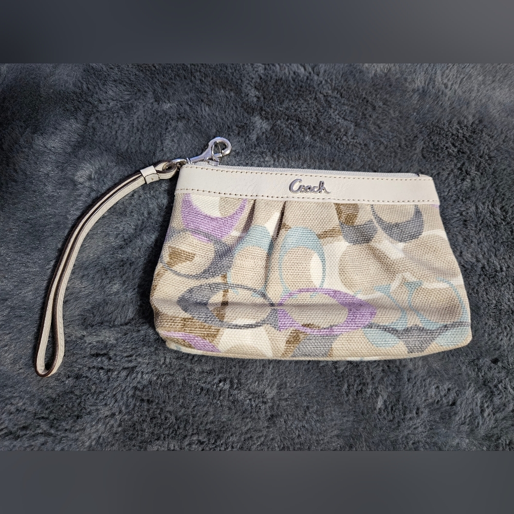 NWOT Coach Wristlet